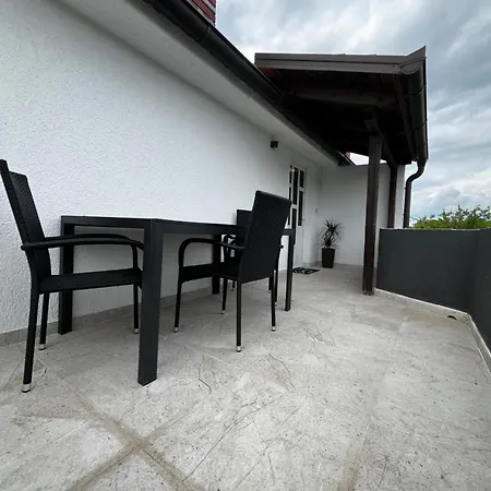 House Rino Apartman *